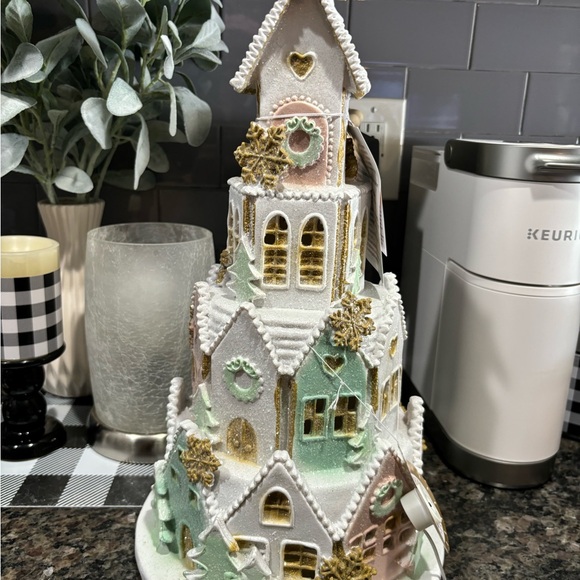 Large Pastel Christmas Gingerbread
Sugar Castle Led House - Picture 3 of 5